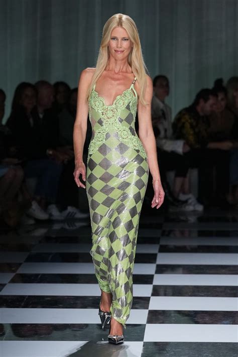 claudia schiffer versace|Claudia Schiffer Makes Her Return to the Runway .